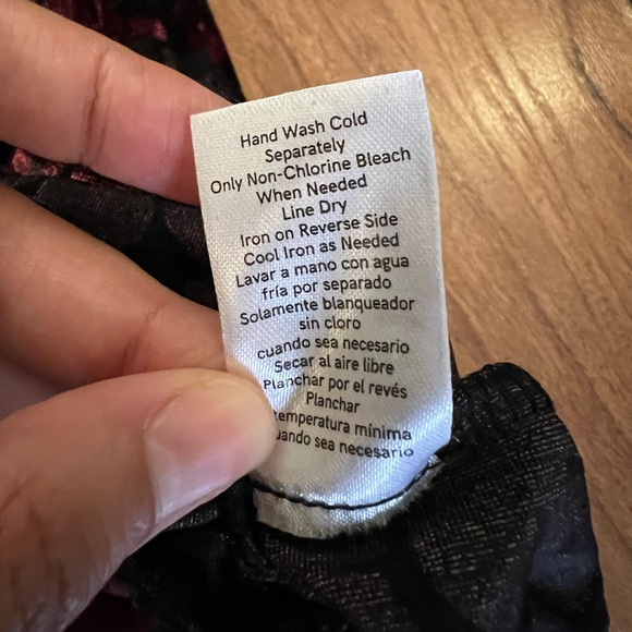 Venus Size 2X Women's Black & Burgundy Velour Blouse Top Top Floral Lace-up - Picture 4 of 7